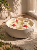 Vela aromática XL con flores de margarita en bol de cemento blanco – Casa Calma