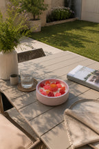 Vela aromática XL frutos rojos con suculentas como elemento decorativo en el hogar de Casa Calma
