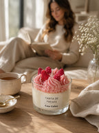 Vela Tarta de Fresas Casa Calma en ambiente lifestyle