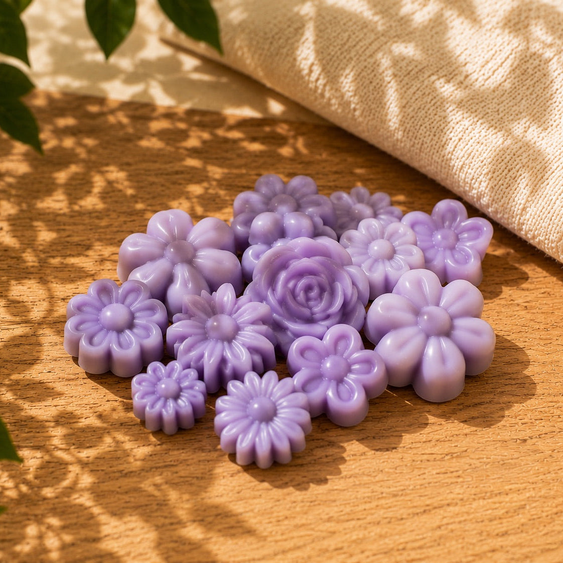 Wax melts de color morado y formas de flores de Casa Calma
